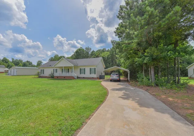 Homes for sale in Hodges, SC | 105 Glenn Forest Dr Dr, Hodges, SC 29653 | MLS# 20303007