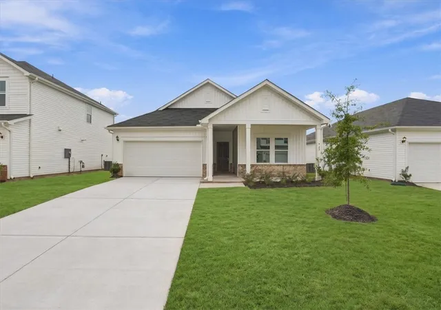Photo 1 of Sale Pending at 927 Rising Oak Ct, Spartanburg, SC 29301 | MLS# 20302510 | Listing updated on 2026-09-29