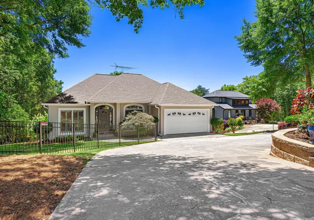 Homes for sale in Lavonia, GA | 166 Knox Cir, Lavonia, GA 30553 | MLS# 20303015