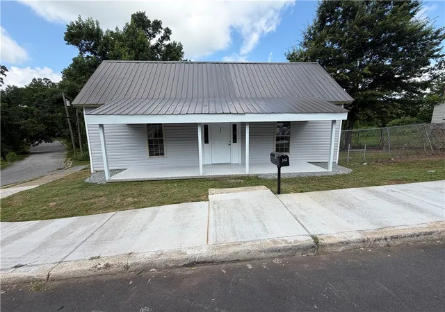 Homes for sale in Honea Path, SC | 302 Sirrine St, Honea Path, SC 29654 | MLS# 20302986