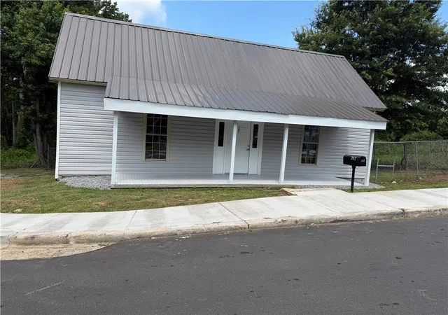 Homes for sale in Honea Path, SC | 302 Sirrine St, Honea Path, SC 29654 | MLS# 20302986