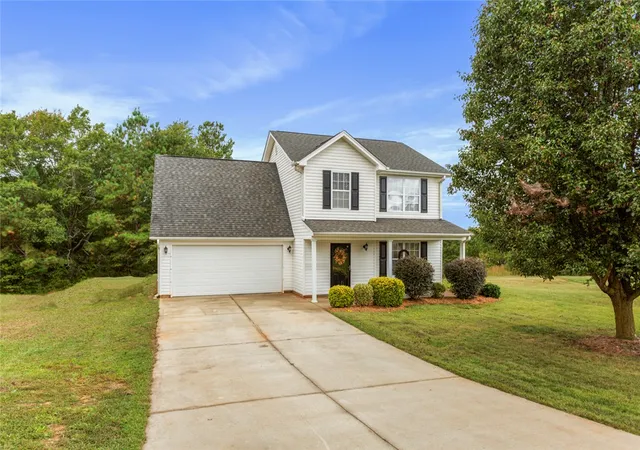 Photo 1 of Single family home for sale at 102 Lochenshire Pl, Belton, SC 29627 | MLS# 20303033 | Listing updated on 2026-07-07