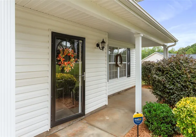 Photo 3 of Single family home for sale at 102 Lochenshire Pl, Belton, SC 29627 | MLS# 20303033 | Listing updated on 2026-07-07