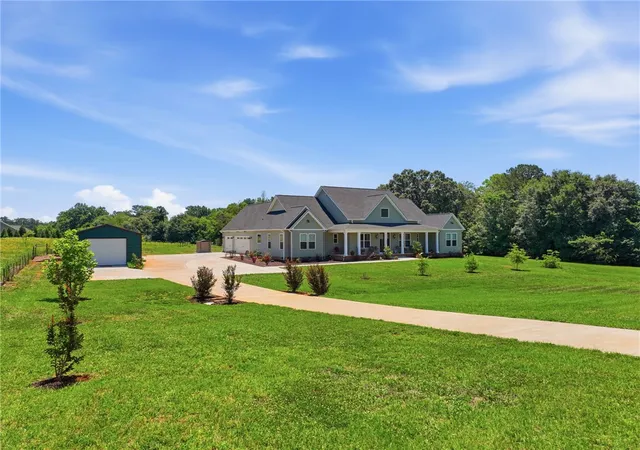 Photo 3 of Single family home for sale at 216 Burnt Tanyard Rd, West Union, SC 29696 | MLS# 20303063 | Listing updated on 2026-08-27