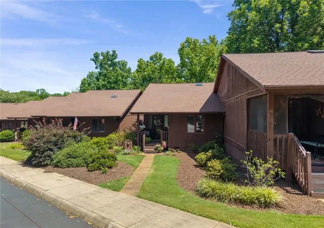 Photo 3 of Townhouse for sale at 15 Creekside Way, Greenville, SC 29609 | MLS# 20303108 | Listing updated on 2026-08-25