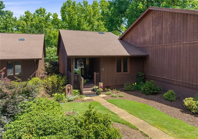 Photo 4 of Townhouse for sale at 15 Creekside Way, Greenville, SC 29609 | MLS# 20303108 | Listing updated on 2026-08-25