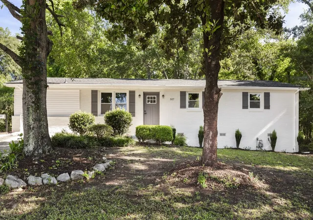 Homes for sale in Seneca, SC | 507 East South 2nd St, Seneca, SC 29678 | MLS# 20303103