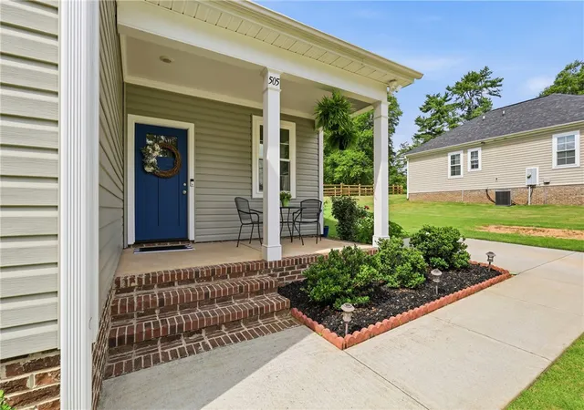 Homes for sale in Easley, SC | 505 W D Ave, Easley, SC 29640 | MLS# 20303143