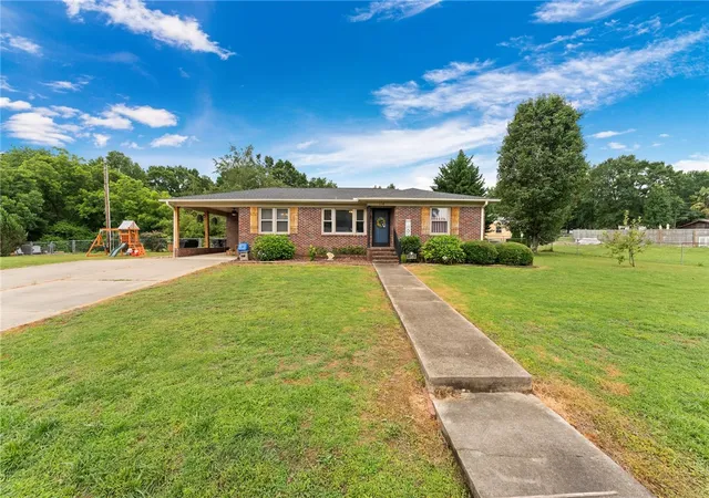 2nd image of 114 1st St, Central, SC 29630 | MLS# 20303000