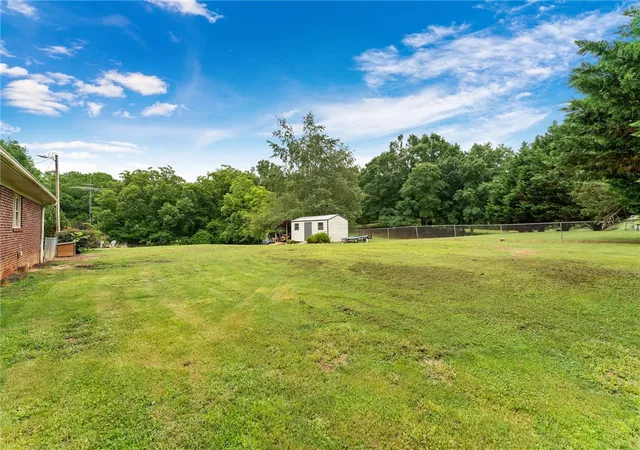 33rd image of 114 1st St, Central, SC 29630 | MLS# 20303000