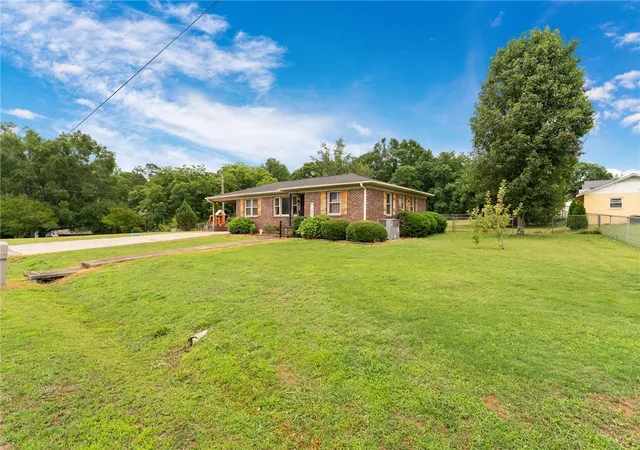 3rd image of 114 1St St, Central, SC 29630 | MLS# 20303000