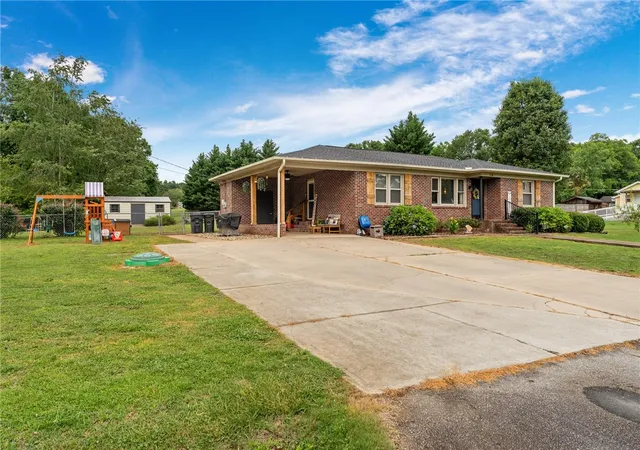 4th image of 114 1St St, Central, SC 29630 | MLS# 20303000
