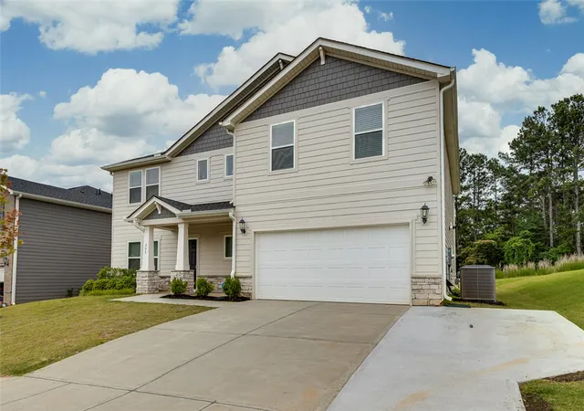 Photo 3 of Single family home for sale at 208 Roderick Ln, Greenville, SC 29605 | MLS# 20303167 | Listing updated on 2026-07-05