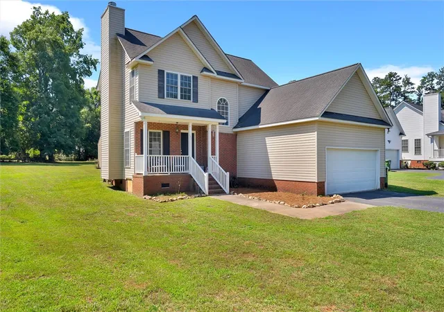 Homes for sale in Greenwood, SC | 106 Pepperhill Ln, Greenwood, SC 29649 | MLS# 20303120
