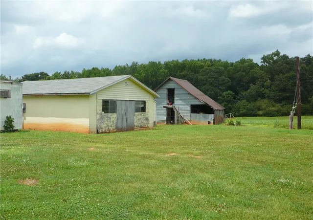 Photo 3 of Single family home for sale at 1430 Grady Hall Rd, Anderson, SC 29626 | MLS# 20303216 | Listing updated on 2026-07-27