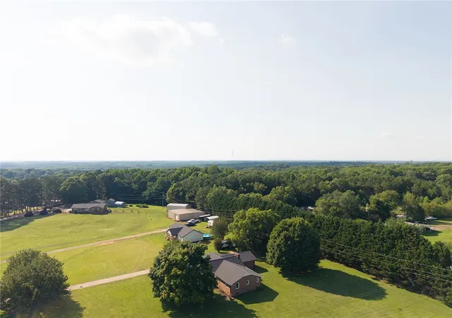 Homes for sale in Pelzer, SC | 902 Cherokee Rd, Pelzer, SC 29669 | MLS# 20303225