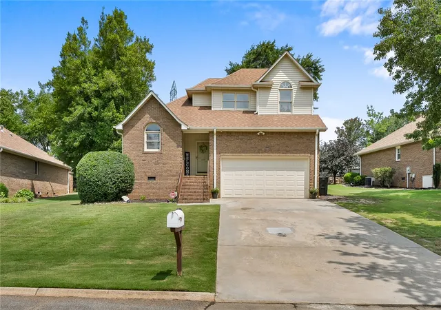 1st image of 109 Prestwick Ct, Easley, SC 29642 | MLS# 20303148