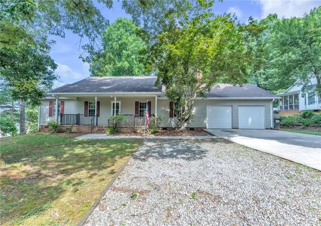 Homes for sale in Easley, SC | 109 Georges Knl, Easley, SC 29640 | MLS# 20303222