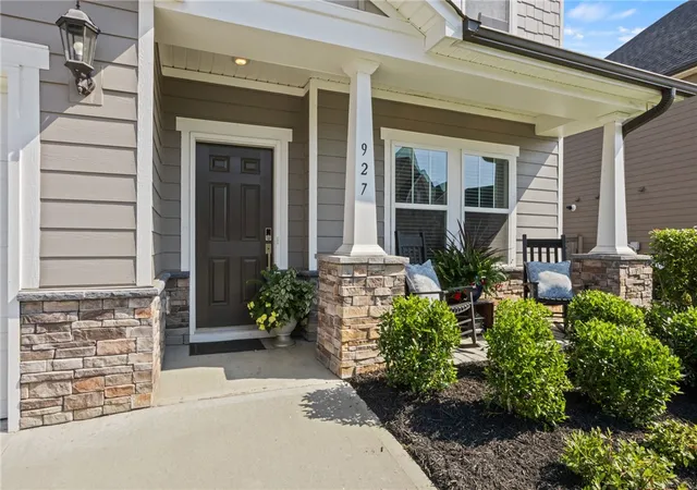 Photo 2 of Sale Pending at 927 Whitemarsh Ave, Simpsonville, SC 29680 | MLS# 20303261 | Listing updated on 2026-09-01