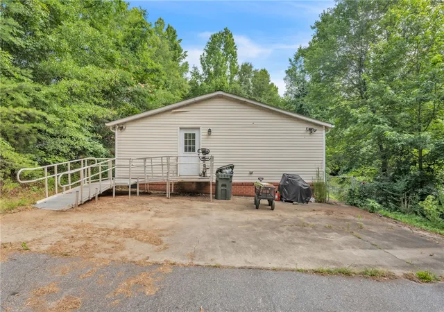 Photo 2 of Manufactured home for sale at 110 Diane Dr, Easley, SC 29640 | MLS# 20303268 | Listing updated on 2026-06-29