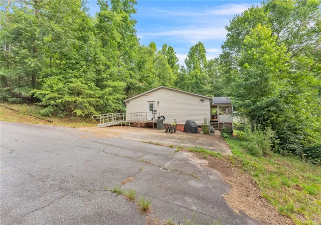 Photo 3 of Manufactured home for sale at 110 Diane Dr, Easley, SC 29640 | MLS# 20303268 | Listing updated on 2026-06-29