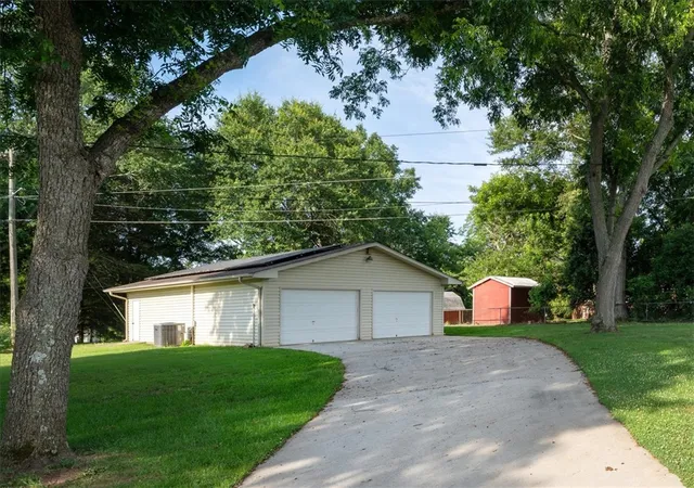 Photo 3 of Single family home for sale at 204 Maria Dr, Anderson, SC 29625 | MLS# 20303299 | Listing updated on 2026-10-08