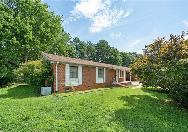 2nd image of 958 Avondale Dr, Seneca, SC 29672 | MLS# 20303110