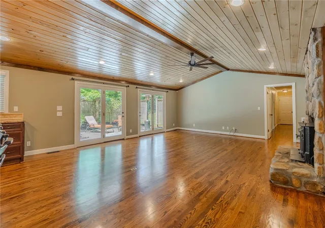 Photo 4 of Single family home for sale at 214 Spring Dr, Easley, SC 29642 | MLS# 20303269 | Listing updated on 2026-07-22