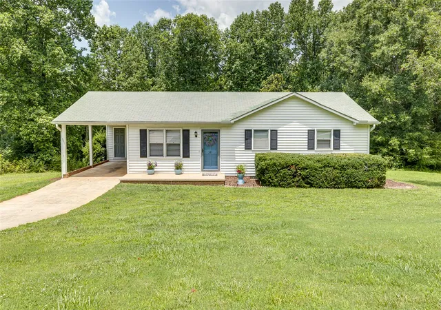Homes for sale in Liberty, SC | 321 Springdale Ave, Liberty, SC 29657 | MLS# 20303292
