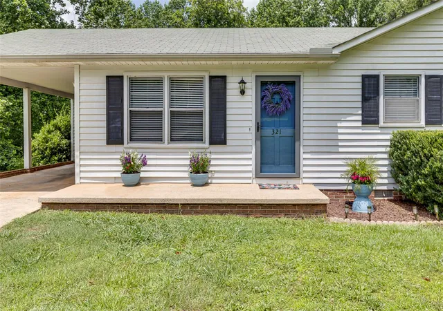 Homes for sale in Liberty, SC | 321 Springdale Ave, Liberty, SC 29657 | MLS# 20303292