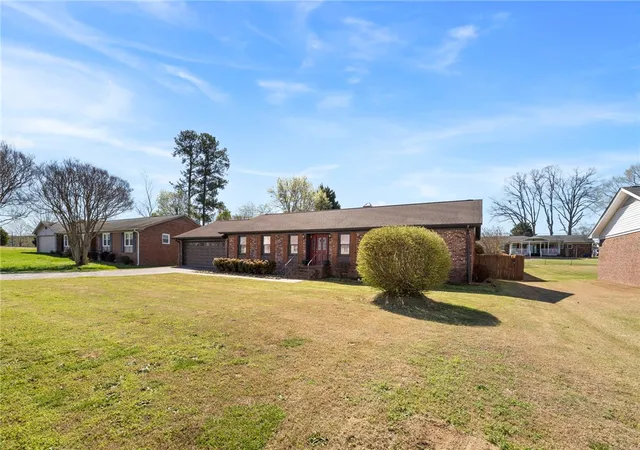 Photo 3 of Single family home for sale at 1218 Brushy Crk Rd, Taylors, SC 29687 | MLS# 20303402 | Listing updated on 2026-07-16