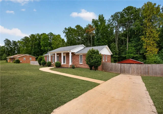 Photo 2 of Single family home for sale at 213 Briarwood Dr, Belton, SC 29627 | MLS# 20303411 | Listing updated on 2026-10-03