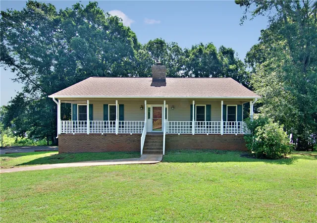 Homes for sale in Townville, SC | 108 N Windy Pt, Townville, SC 29689 | MLS# 20303279