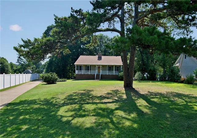 Homes for sale in Townville, SC | 108 N Windy Pt, Townville, SC 29689 | MLS# 20303279