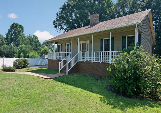 Homes for sale in Townville, SC | 108 N Windy Pt, Townville, SC 29689 | MLS# 20303279