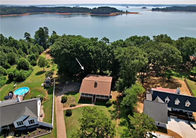 Homes for sale in Townville, SC | 108 N Windy Pt, Townville, SC 29689 | MLS# 20303279