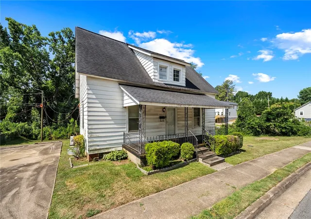 Photo 2 of Sale Pending at 425 Pennsylvania Ave, Greer, SC 29650 | MLS# 20303263 | Listing updated on 2026-08-27