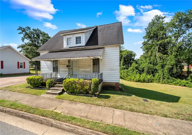 Photo 2 of Sale Pending at 425 Pennsylvania Ave, Greer, SC 29650 | MLS# 20303263 | Listing updated on 2026-08-27