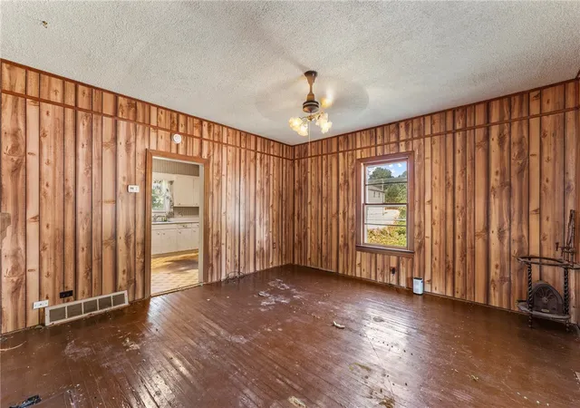 Photo 3 of Sale Pending at 425 Pennsylvania Ave, Greer, SC 29650 | MLS# 20303263 | Listing updated on 2026-08-27
