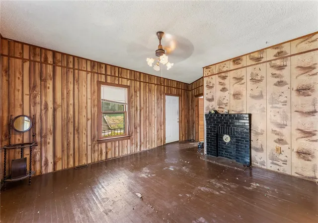 Photo 4 of Sale Pending at 425 Pennsylvania Ave, Greer, SC 29650 | MLS# 20303263 | Listing updated on 2026-08-27