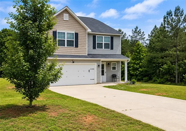 Photo 2 of Single family home for sale at 15 Kiev Ct, Anderson, SC 29626 | MLS# 20303435 | Listing updated on 2026-09-14