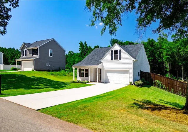 Photo 4 of Single family home for sale at 937 Hunters Trl, Anderson, SC 29625 | MLS# 20302971 | Listing updated on 2026-10-01