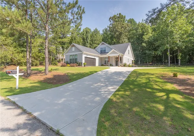 Homes for sale in Fair Play, SC | 1111 Bay Dr, Fair Play, SC 29643 | MLS# 20303129
