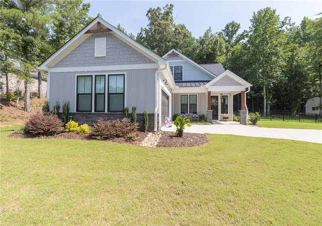 Homes for sale in Fair Play, SC | 1111 Bay Dr, Fair Play, SC 29643 | MLS# 20303129