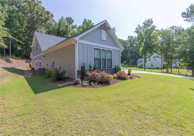 Homes for sale in Fair Play, SC | 1111 Bay Dr, Fair Play, SC 29643 | MLS# 20303129