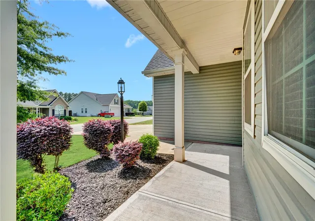 Photo 3 of Single family home for sale at 100 Arbor Woods Ln, Piedmont, SC 29673 | MLS# 20303471 | Listing updated on 2026-07-29