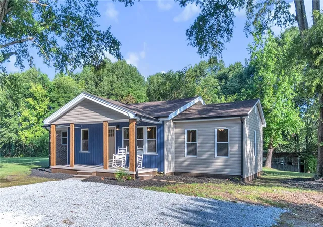 Photo 1 of Single family home for sale at 154 Holliday Rd, Six Mile, SC 29682 | MLS# 20303453 | Listing updated on 2026-08-17