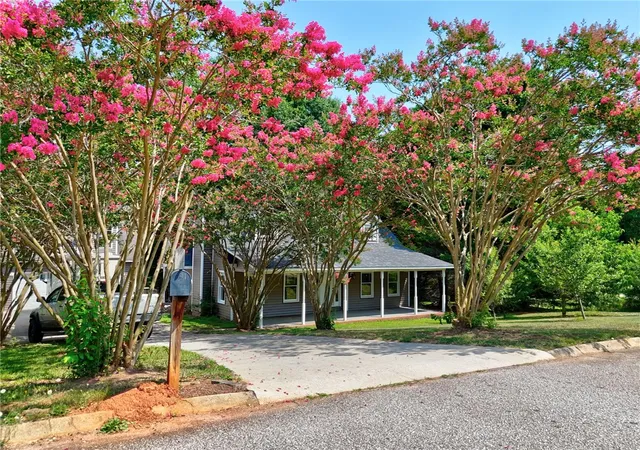Homes for sale in Greenville, SC | 301 Mountain View Ct, Greenville, SC 29611 | MLS# 20303427