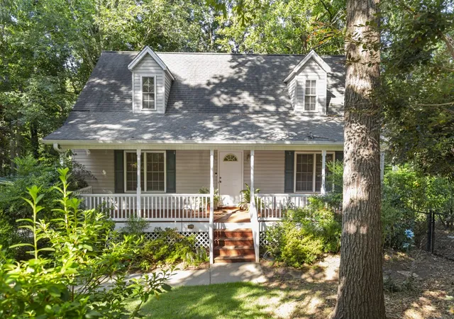 Photo 1 of Single family home for sale at 2000 Ridgeview Ln, Seneca, SC 29678 | MLS# 20303478 | Listing updated on 2026-08-01