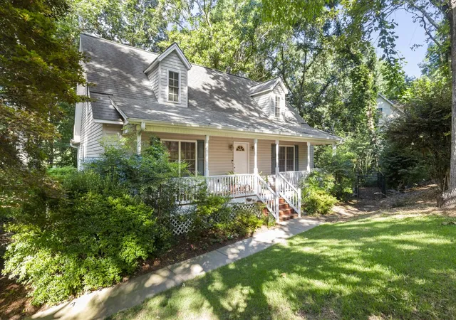 Photo 2 of Single family home for sale at 2000 Ridgeview Ln, Seneca, SC 29678 | MLS# 20303478 | Listing updated on 2026-08-01